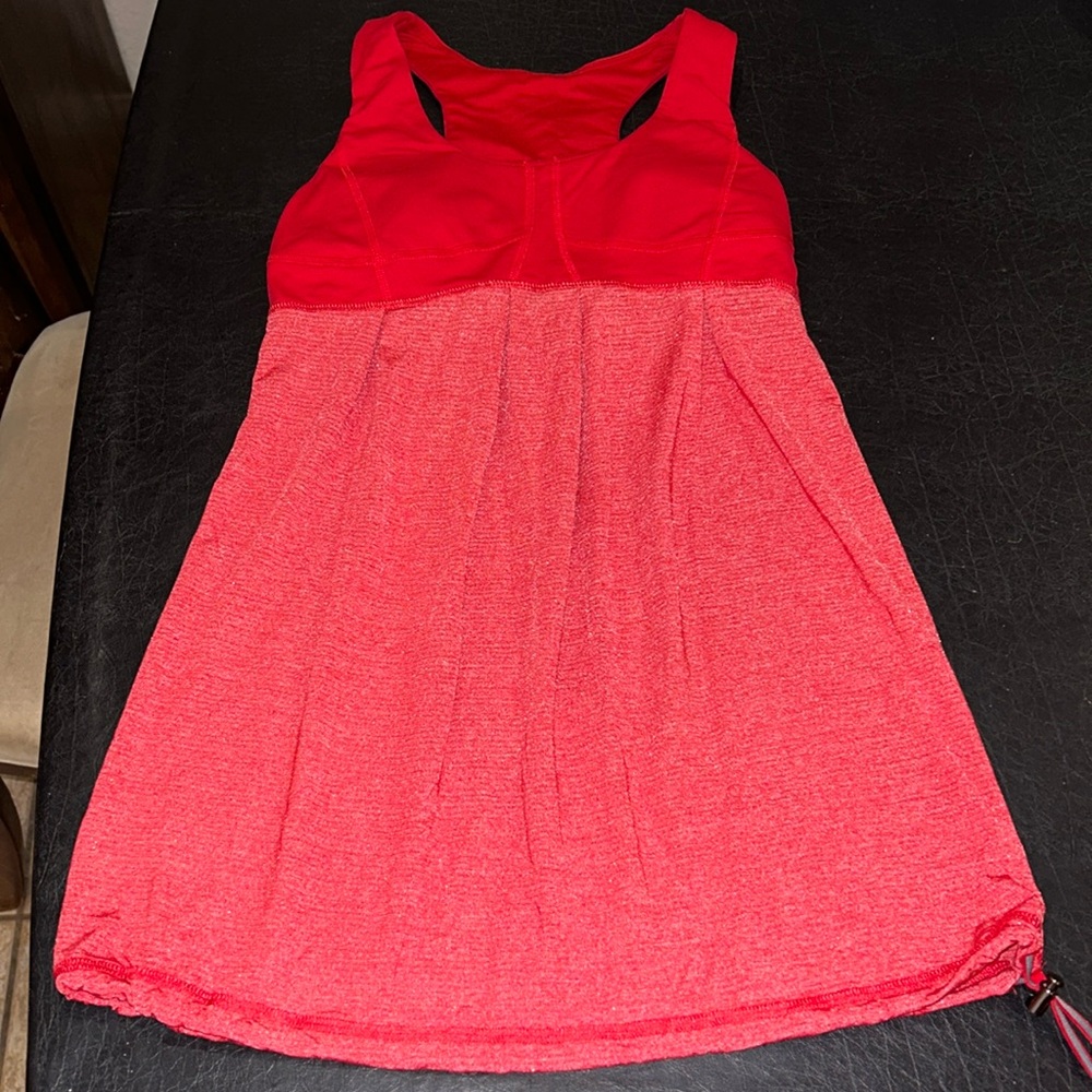 Lululemon top size 6 adjustable in 2 places